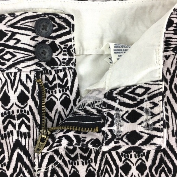 AMERICAN EAGLE Chino Shorts Ikat Aztec Southwestern Tribal Boho Stretch Size 0 - Picture 3 of 8